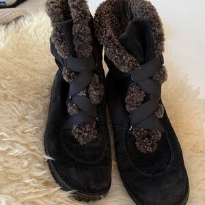 STUART WEITZMAN Black Suede Shearling Fur Lined Combat Boots size 7.5